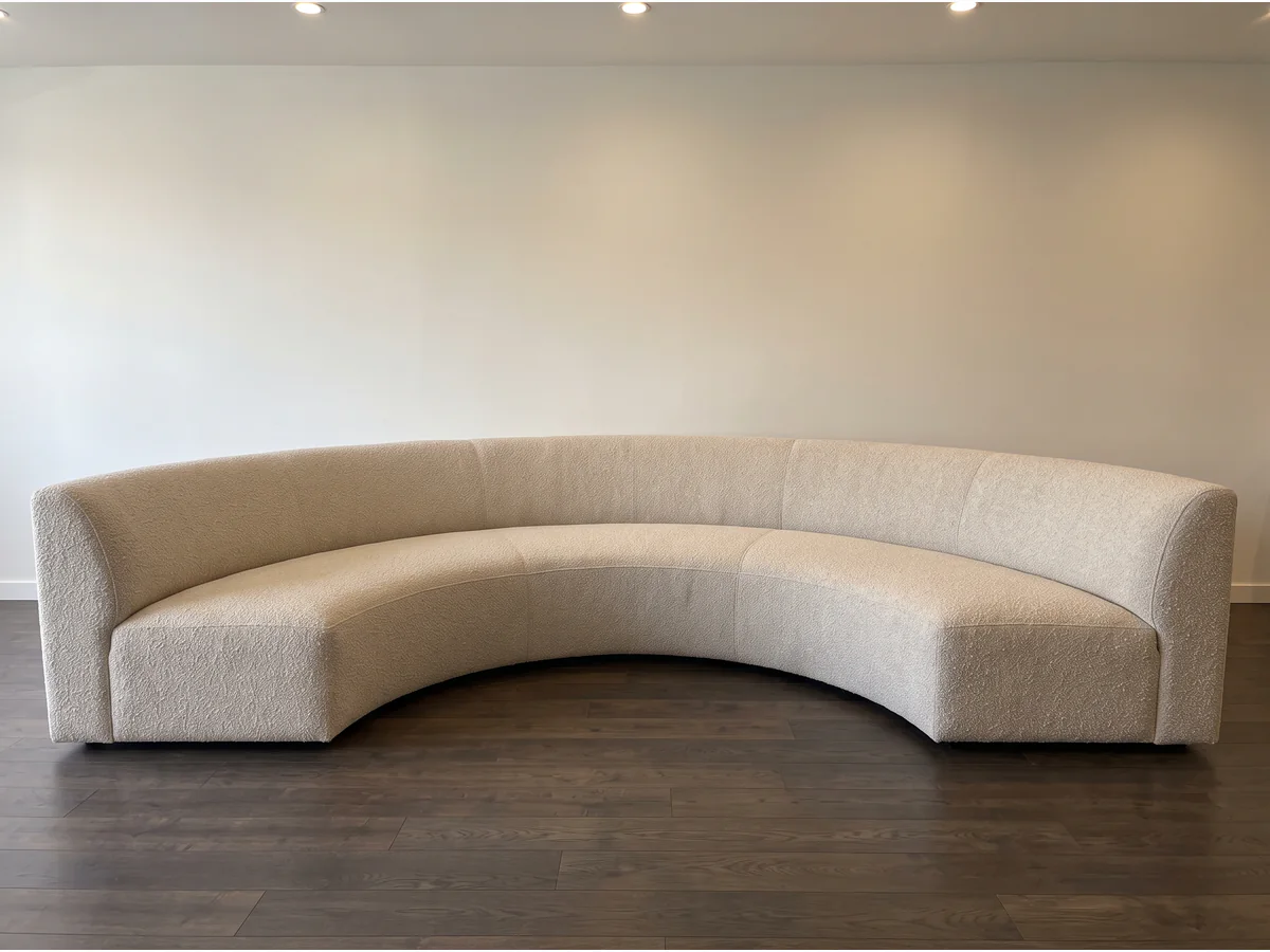 Sillón Semicircular a Medida en vista frontal, fabricado en La Plata