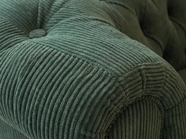 Detalle del capitoné de un sillón chesterfield